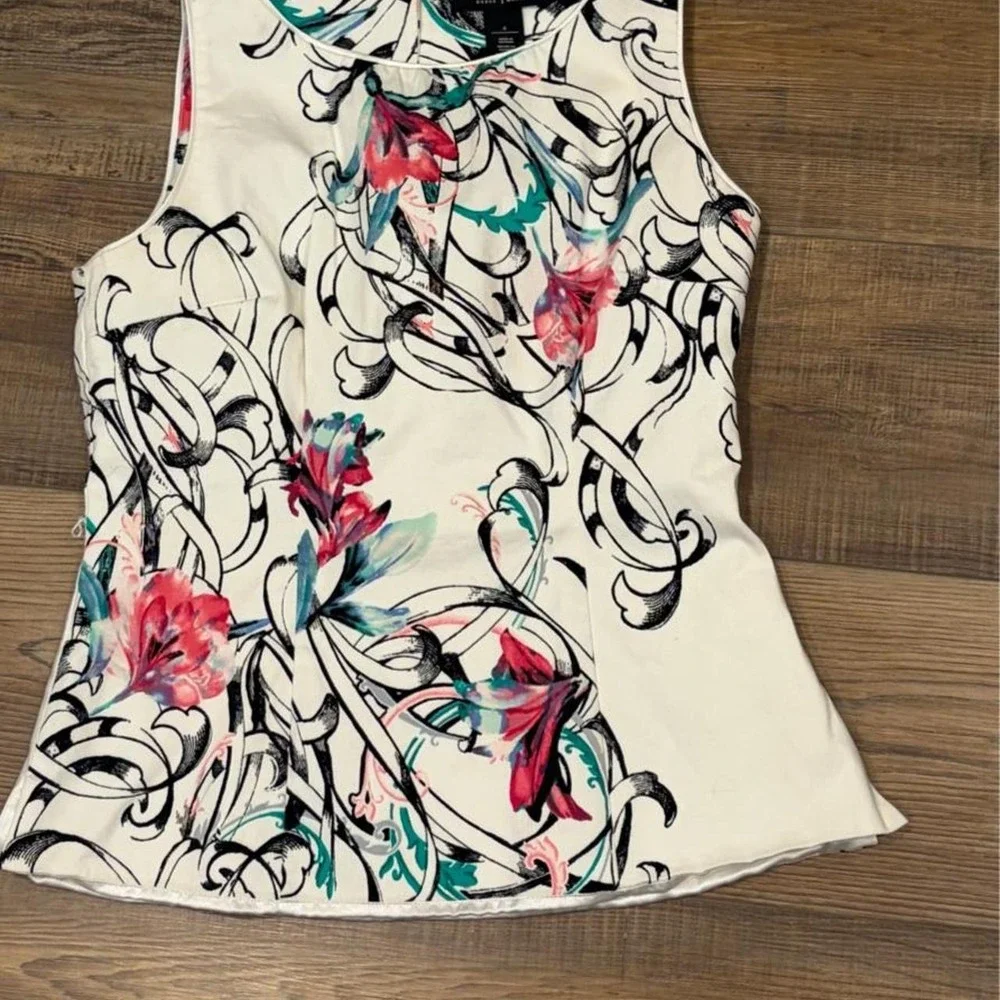 White House Black Market white blouse black floral fitted sz 6